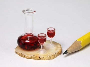 Wine decanter & glasses on agate slab