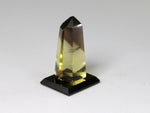 Yellow crystal point