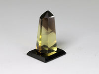 Yellow crystal point