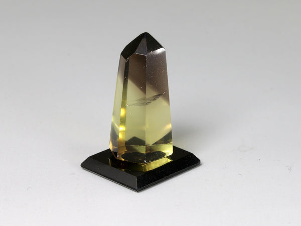 Yellow crystal point