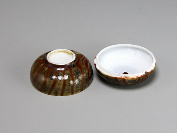 Underside, Fabrega lidded pot, 1:12 dollshouse miniature